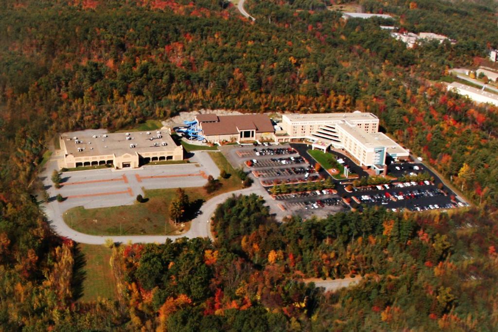 Holiday Inn Fitchburg-Waterpark Exterior photo